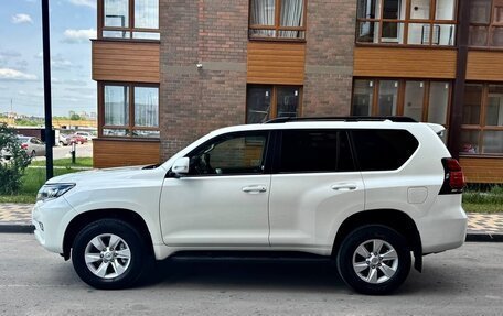 Toyota Land Cruiser Prado 150 рестайлинг 2, 2022 год, 6 100 000 рублей, 8 фотография