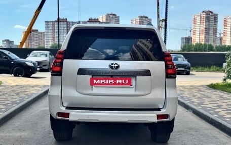 Toyota Land Cruiser Prado 150 рестайлинг 2, 2022 год, 6 100 000 рублей, 6 фотография