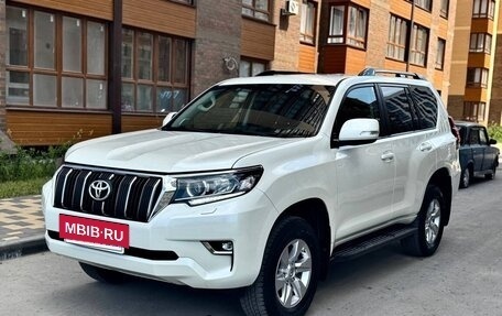 Toyota Land Cruiser Prado 150 рестайлинг 2, 2022 год, 6 100 000 рублей, 9 фотография