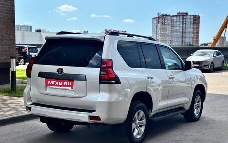 Toyota Land Cruiser Prado 150 рестайлинг 2, 2022 год, 6 100 000 рублей, 5 фотография
