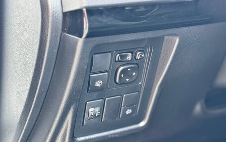 Toyota Land Cruiser Prado 150 рестайлинг 2, 2022 год, 6 100 000 рублей, 21 фотография