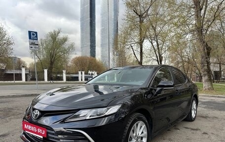 Toyota Camry, 2021 год, 2 700 000 рублей, 9 фотография