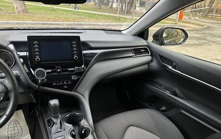 Toyota Camry, 2021 год, 2 700 000 рублей, 24 фотография