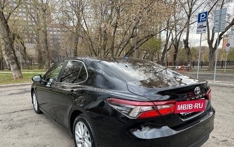 Toyota Camry, 2021 год, 2 700 000 рублей, 10 фотография