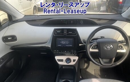 Toyota Prius IV XW50, 2016 год, 1 560 000 рублей, 3 фотография