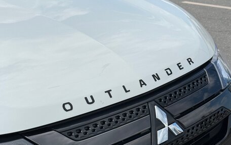 Mitsubishi Outlander III рестайлинг 3, 2022 год, 2 800 000 рублей, 19 фотография