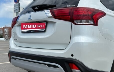 Mitsubishi Outlander III рестайлинг 3, 2022 год, 2 800 000 рублей, 17 фотография