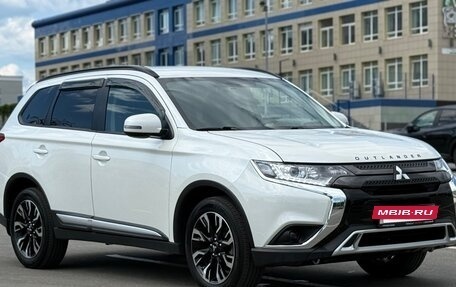 Mitsubishi Outlander III рестайлинг 3, 2022 год, 2 800 000 рублей, 6 фотография