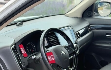 Mitsubishi Outlander III рестайлинг 3, 2022 год, 2 800 000 рублей, 20 фотография