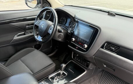 Mitsubishi Outlander III рестайлинг 3, 2022 год, 2 800 000 рублей, 26 фотография
