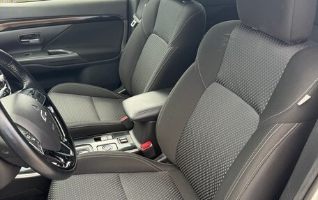 Mitsubishi Outlander III рестайлинг 3, 2022 год, 2 800 000 рублей, 22 фотография