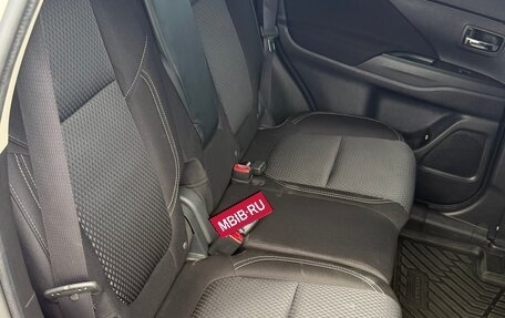 Mitsubishi Outlander III рестайлинг 3, 2022 год, 2 800 000 рублей, 23 фотография
