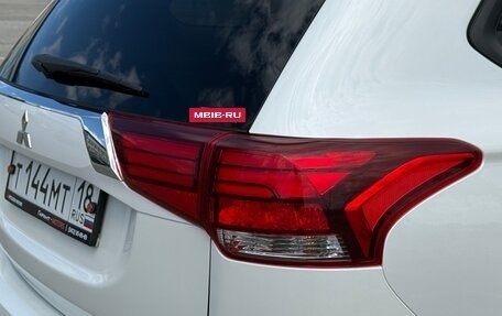 Mitsubishi Outlander III рестайлинг 3, 2022 год, 2 800 000 рублей, 32 фотография