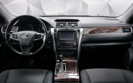 Toyota Camry, 2017 год, 2 215 000 рублей, 10 фотография