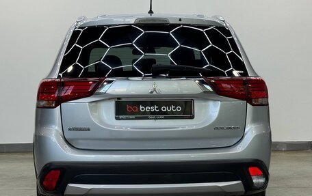 Mitsubishi Outlander III рестайлинг 3, 2015 год, 2 390 000 рублей, 8 фотография