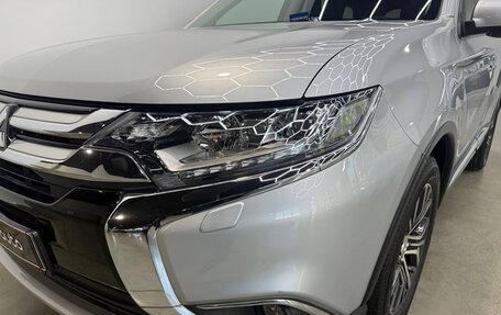 Mitsubishi Outlander III рестайлинг 3, 2015 год, 2 390 000 рублей, 10 фотография