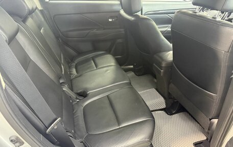 Mitsubishi Outlander III рестайлинг 3, 2015 год, 2 390 000 рублей, 15 фотография