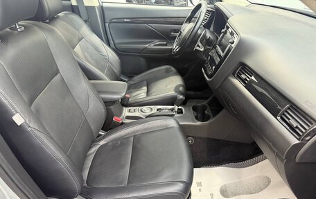 Mitsubishi Outlander III рестайлинг 3, 2015 год, 2 390 000 рублей, 12 фотография