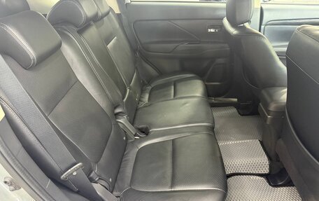Mitsubishi Outlander III рестайлинг 3, 2015 год, 2 390 000 рублей, 14 фотография