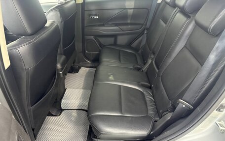 Mitsubishi Outlander III рестайлинг 3, 2015 год, 2 390 000 рублей, 23 фотография