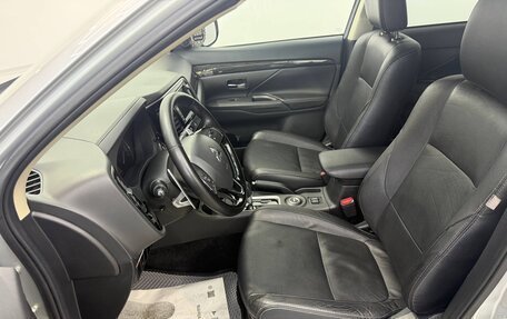 Mitsubishi Outlander III рестайлинг 3, 2015 год, 2 390 000 рублей, 37 фотография
