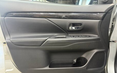 Mitsubishi Outlander III рестайлинг 3, 2015 год, 2 390 000 рублей, 35 фотография