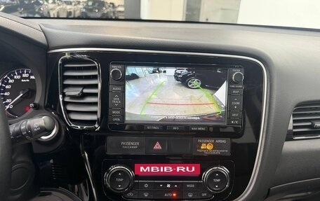 Mitsubishi Outlander III рестайлинг 3, 2015 год, 2 390 000 рублей, 26 фотография