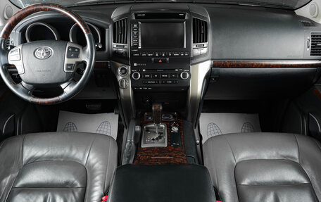 Toyota Land Cruiser 200, 2010 год, 3 159 000 рублей, 13 фотография