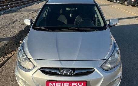 Hyundai Solaris II рестайлинг, 2012 год, 850 000 рублей, 2 фотография