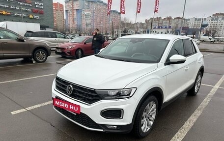 Volkswagen T-Roc I, 2019 год, 1 990 000 рублей, 5 фотография