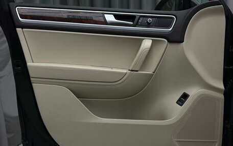 Volkswagen Touareg III, 2011 год, 1 749 000 рублей, 28 фотография