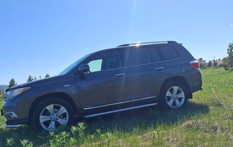 Toyota Highlander III, 2012 год, 1 850 000 рублей, 4 фотография