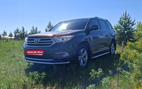 Toyota Highlander III, 2012 год, 1 850 000 рублей, 3 фотография