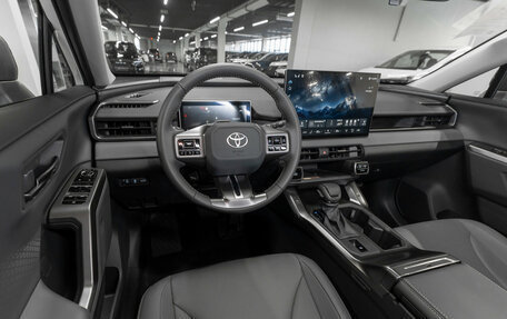 Toyota RAV4, 2025 год, 4 050 000 рублей, 17 фотография