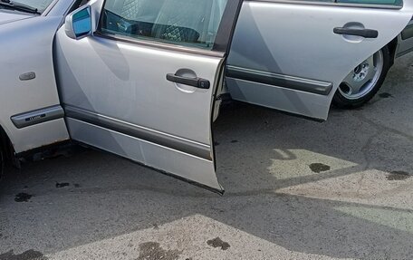Mercedes-Benz E-Класс, 1996 год, 210 000 рублей, 1 фотография