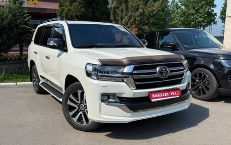 Toyota Land Cruiser 200, 2019 год, 9 000 000 рублей, 1 фотография
