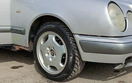 Mercedes-Benz E-Класс, 1996 год, 210 000 рублей, 3 фотография