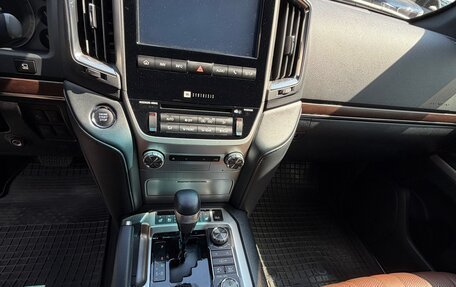 Toyota Land Cruiser 200, 2019 год, 9 000 000 рублей, 16 фотография