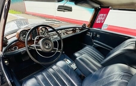 Mercedes-Benz W111, 1965 год, 19 000 000 рублей, 32 фотография