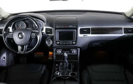 Volkswagen Touareg III, 2016 год, 2 960 000 рублей, 13 фотография