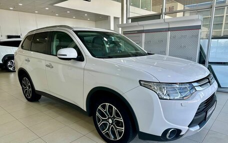 Mitsubishi Outlander III рестайлинг 3, 2014 год, 1 549 900 рублей, 1 фотография