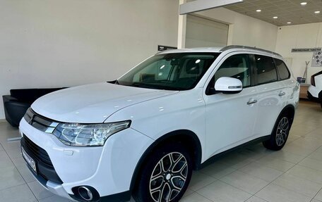 Mitsubishi Outlander III рестайлинг 3, 2014 год, 1 549 900 рублей, 2 фотография