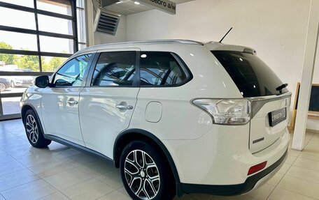 Mitsubishi Outlander III рестайлинг 3, 2014 год, 1 549 900 рублей, 3 фотография