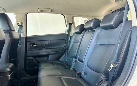 Mitsubishi Outlander III рестайлинг 3, 2014 год, 1 549 900 рублей, 11 фотография