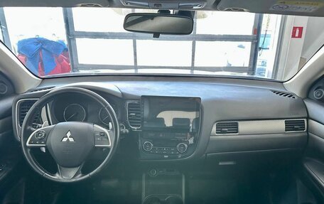 Mitsubishi Outlander III рестайлинг 3, 2014 год, 1 549 900 рублей, 9 фотография