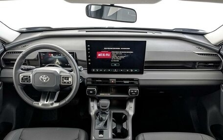 Toyota RAV4, 2026 год, 4 950 000 рублей, 10 фотография