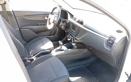 KIA Rio IV, 2021 год, 1 779 000 рублей, 10 фотография