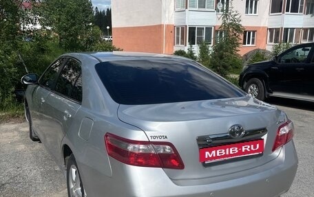 Toyota Camry, 2011 год, 1 850 000 рублей, 2 фотография