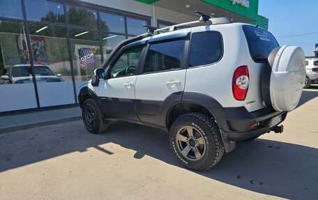 Chevrolet Niva I рестайлинг, 2018 год, 880 000 рублей, 3 фотография