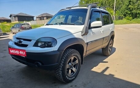 Chevrolet Niva I рестайлинг, 2018 год, 880 000 рублей, 2 фотография